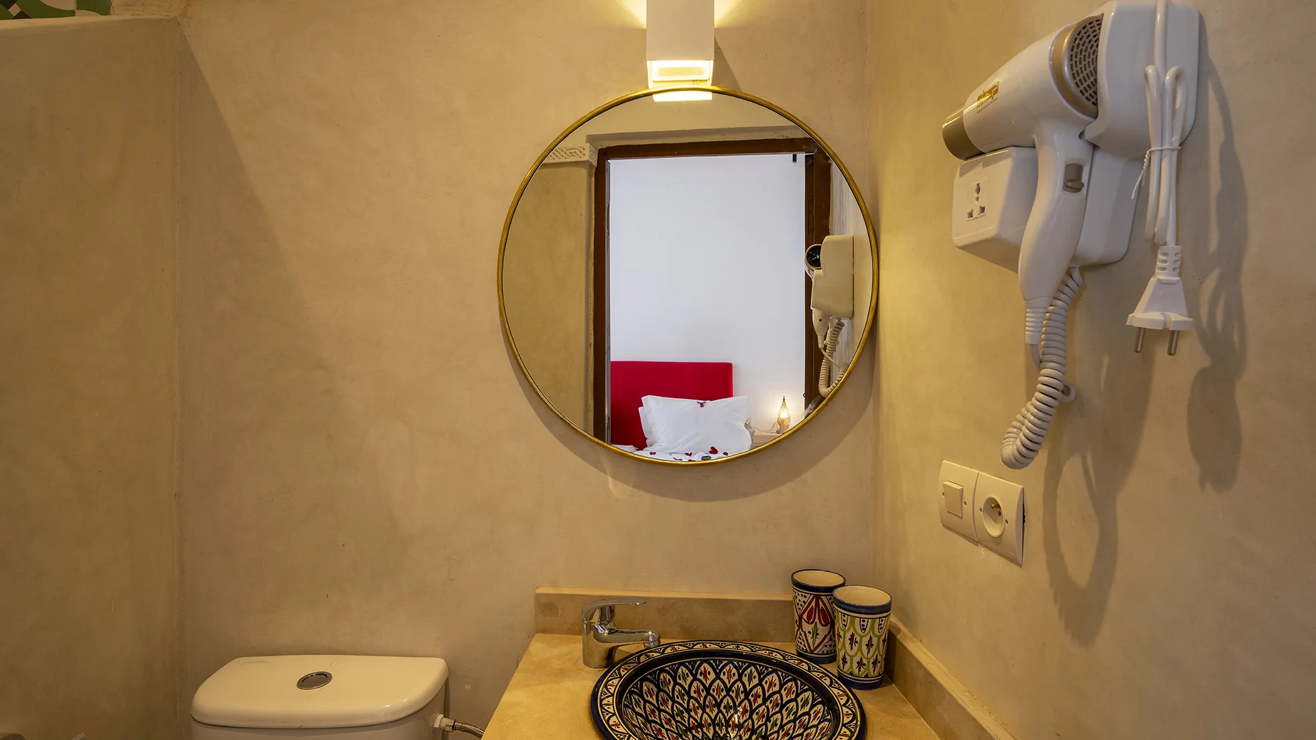 Salle de bain design du Riad Ilyan, Marrakesh