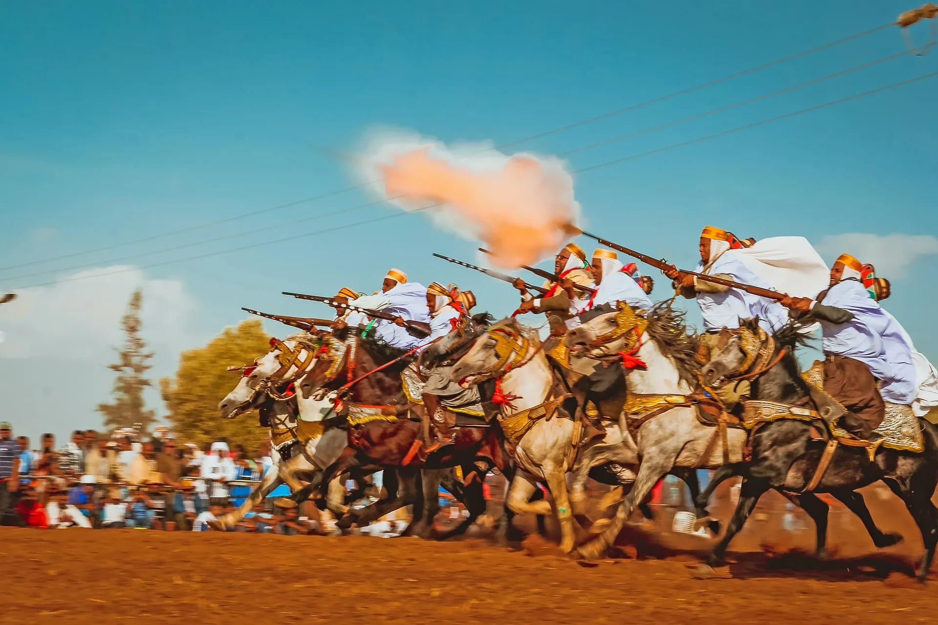 Spectacle Fantasia marocaine avec cavaliers et musique folklorique près de Marrakech — Riad Ilyan