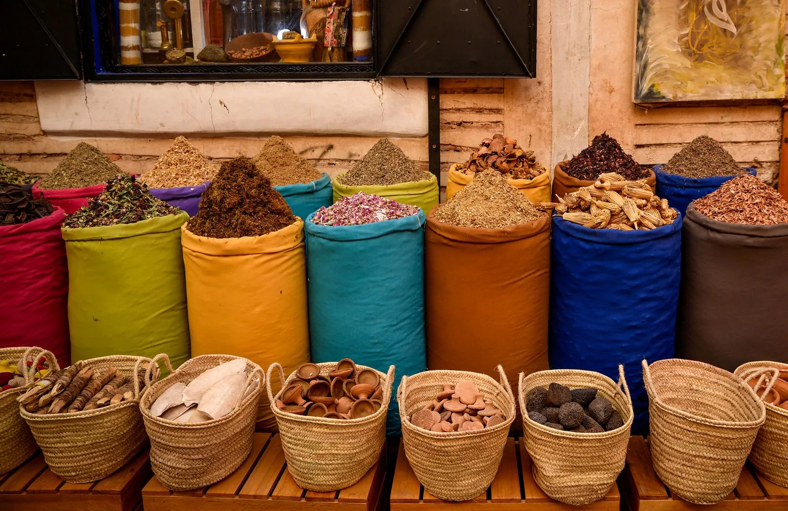Épices, thé à la menthe et huile d'argan des souks de Marrakesh — Riad Ilyan, Marrakesh